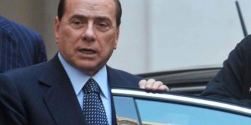 Governo, Berlusconi: “Forza Italia ha golden share su rischio populismo”