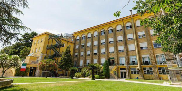 Elisabetta, per 10 giorni a Roma le scuole britanniche commemorano la Regina