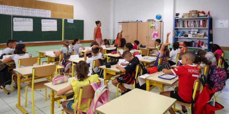 Scuola riapre senza mascherine, oltre 7 milioni di studenti sui banchi