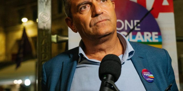 Elezioni 2022, de Magistris: “Inizio straordinario. Siamo visionari, sconfiggeremo destre”