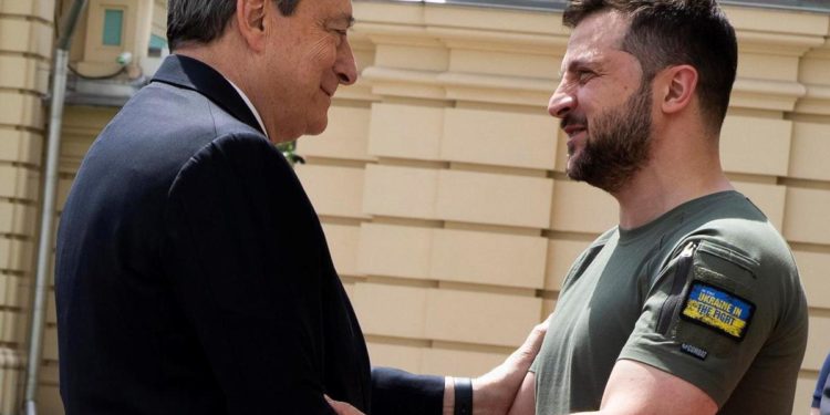 Zelensky conferisce a Draghi onorificenza ‘Yaroslav il Saggio’