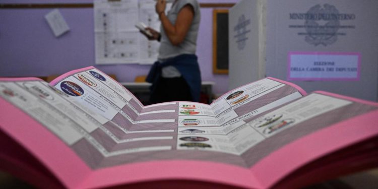 Elezioni 2022, Forza Italia perde seggio in Campania: eletto Borrelli