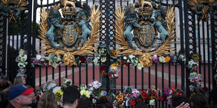 Morte Regina Elisabetta II, 10 giorni di lutto e poi i funerali