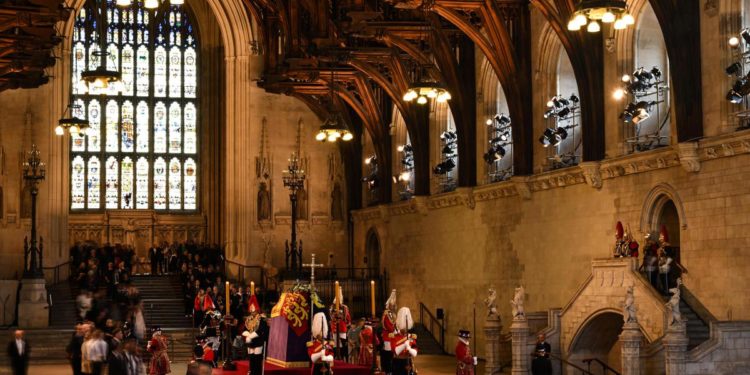 Funerali Elisabetta, la ‘regia’ del Duca di Norfolk