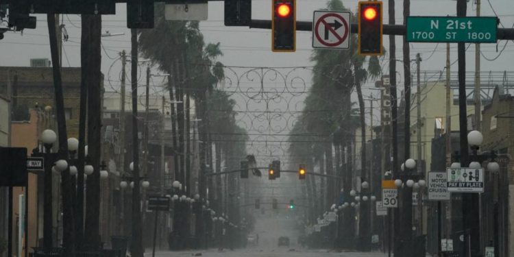 Usa, l’uragano Ian arriva in Florida: “Rischio catastrofe”
