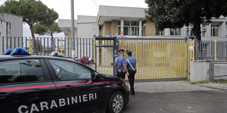 Napoli, prof ucciso a scuola a Melito: fermato collaboratore scolastico