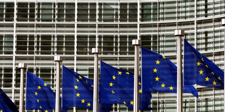 Crisi gas, Commissione Ue propone price cap solo per quello russo