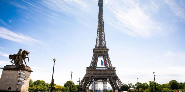 Francia, sciopero generale per pensioni e salari: chiusa Tour Eiffel