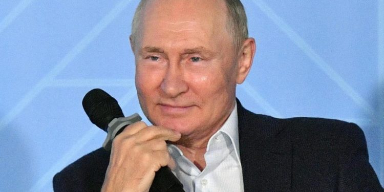 Morte Elisabetta, Putin a Carlo III: “Ti auguro buona salute”
