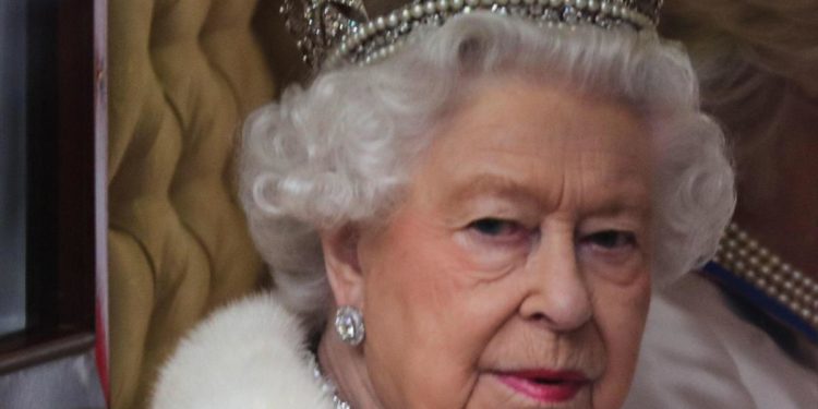 Elisabetta, da Carlo e Diana alla ‘Megxit’: tutti gli scandali a Corte