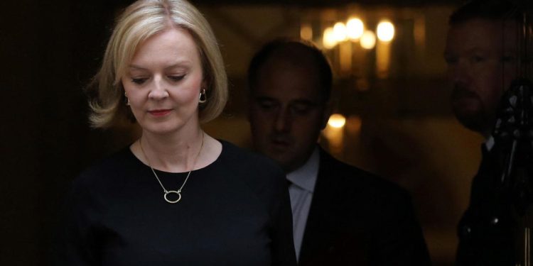 Morte Elisabetta, Truss: “Una delle leader più grandi di sempre”