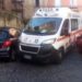 Napoli, ambulanza bloccata da auto in sosta selvaggia: muore una donna