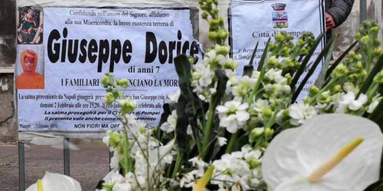 Napoli, bimbo ucciso: ergastolo a patrigno e madre in appello