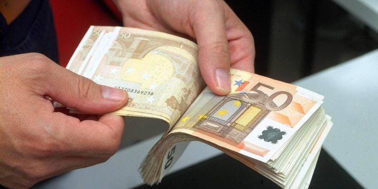 Il tetto ai contanti divide da sempre: lotta a evasione o più libertà?