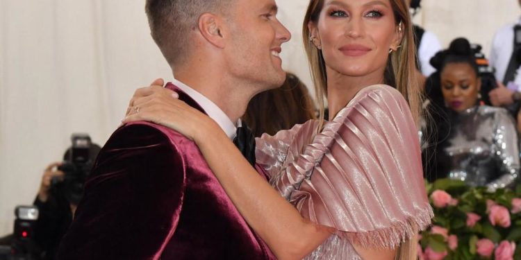 Tom Brady e Gisele Bundchen divorziano, l’annuncio