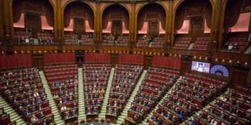 Camera e Senato, ira social contro ‘banchi vuoti’: “Ma c’è taglio eletti…”