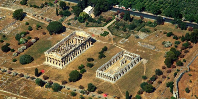 All’archeologo Zahi Hawass il Premio della Borsa Mediterranea del Turismo di Paestum