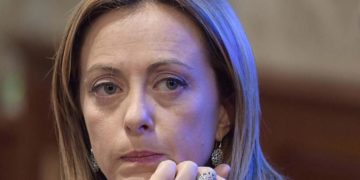 Meloni lascia chat Fratelli d’Italia, ecco perché