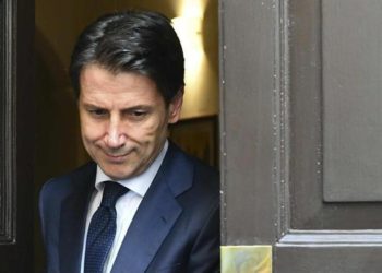 Tetto contanti a 10mila euro, Conte: “Tornano mazzette e valigette con nero”