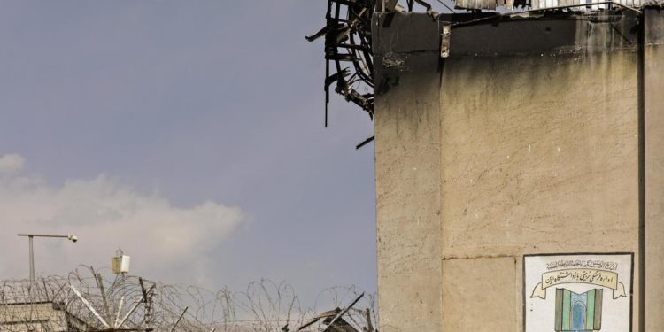 Iran, incendio nella prigione di Evin: sono 8 i morti