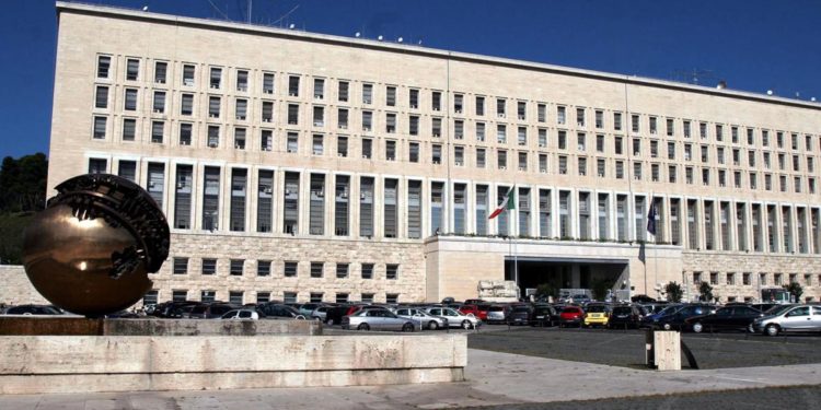 Iran, Farnesina: verifiche su notizia italiano arrestato