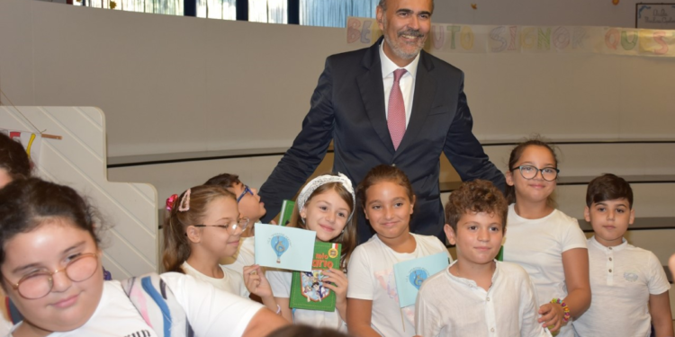 Palermo, il Questore consegna ai bambini l’agenda scolastica ‘Il Mio Diario’