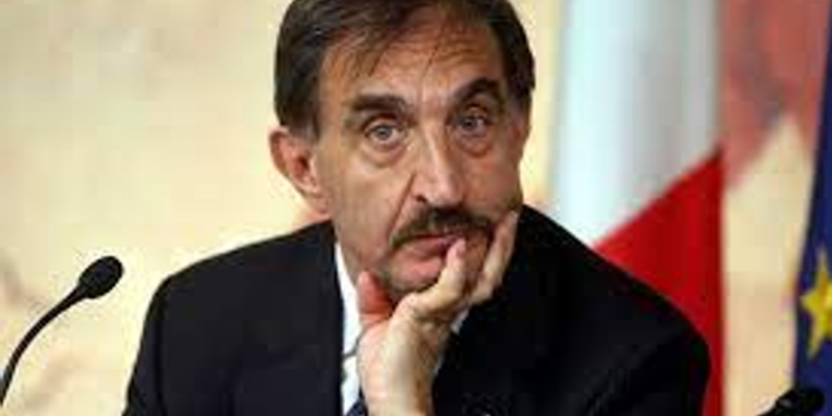 La Russa: “Foto Duce c’è anche alla Difesa, facciamo cancel culture?”