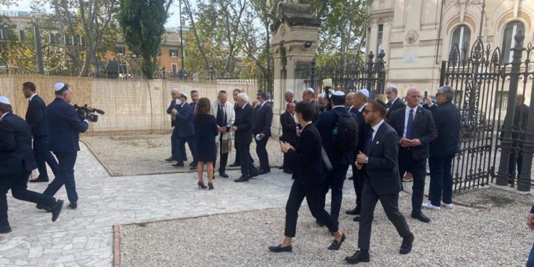 Roma, 40 anni fa l’attentato alla Sinagoga: Mattarella al Tempio Maggiore