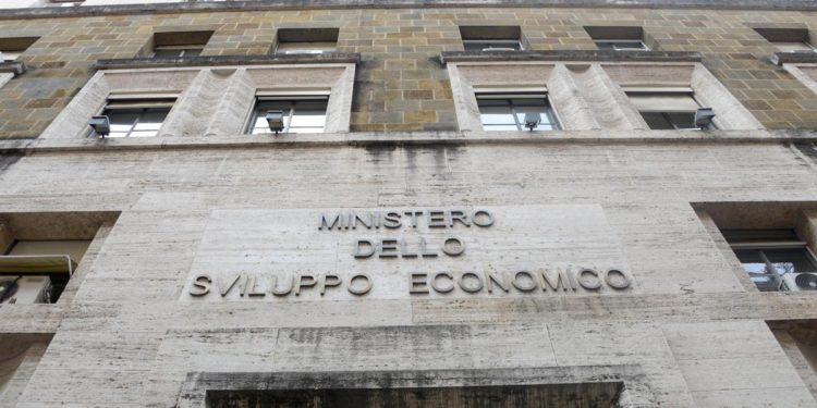 Foto di Mussolini via dal Mise ma ce n’è una anche a Palazzo Chigi