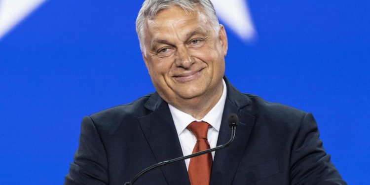 Ungheria, Orban sbarca su Twitter: “Ora facciamo rumore…”