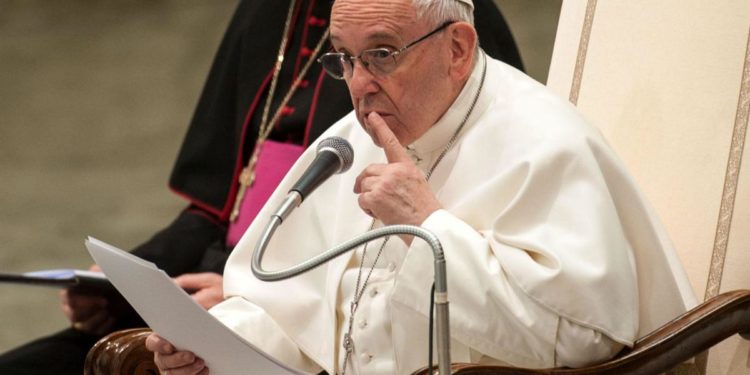 Papa: “Nostro motto non è ‘me ne frego’ ma ‘mi interessa’”