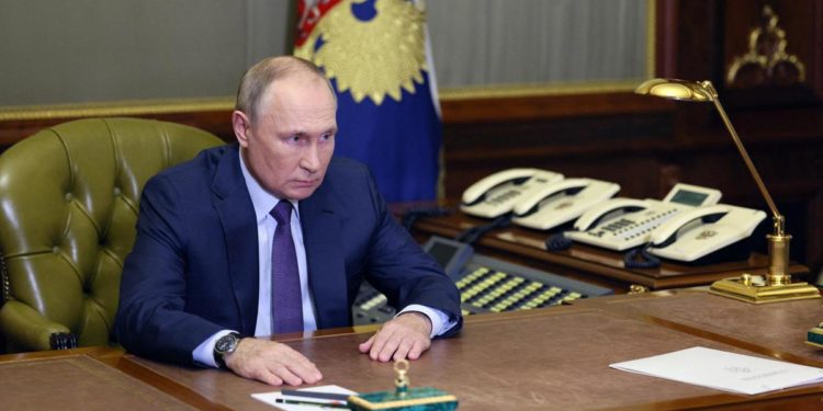 Ucraina, Putin: “Risposta dura ad attacchi a Russia”