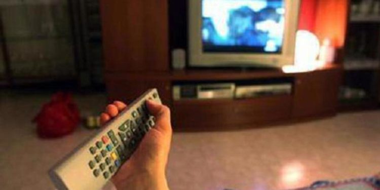 Bolletta luce, dalla tv a lavatrice e frigo: quanto ‘pesano’ gli elettrodomestici