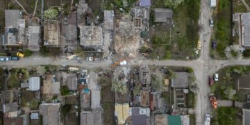 Zaporizhzhia, raid russo su grattacielo: almeno 17 morti