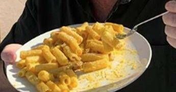 Carbonara fake al Parlamento Ue, la battaglia finisce sul Telegraph. Lollobrigida: “In arrivo nuova legge”