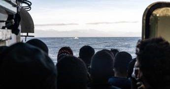 Migranti, Cdm approva nuovo dl: regole più stringenti per Ong