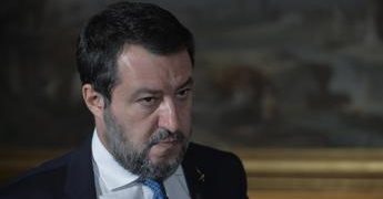 Milano, rapinato figlio di Salvini: minacciato con coccio bottiglia