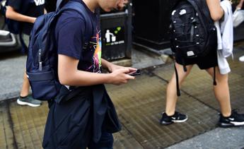 No smartphone prima dei 18 mesi e ai pasti, decalogo salute digitale