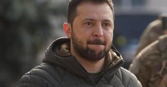 Ucraina, Zelensky: “Russia può aumentare attacchi a Natale”‘