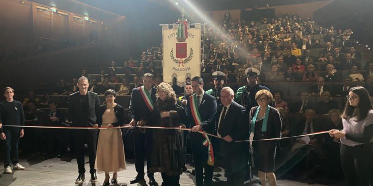 Inaugurato a Rho il Teatro civico Roberto De Silva, da fabbrica di cosmetici a centro culturale