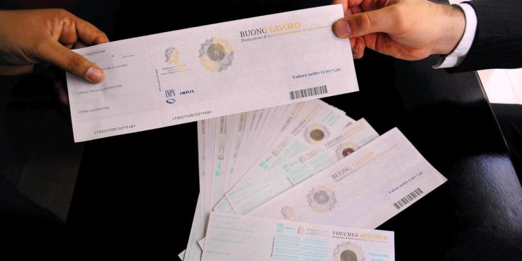 Lavoro, tornano i ‘voucher’: da quando e a chi sono destinati