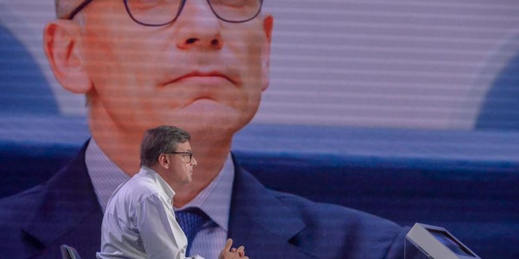 Pd vs Calenda: “Ha chiesto voti per Draghi, li usa per Meloni”