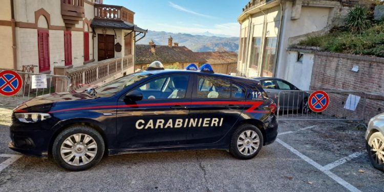 Omicidio a Gabiano, giovane uccide la madre a coltellate: fermato