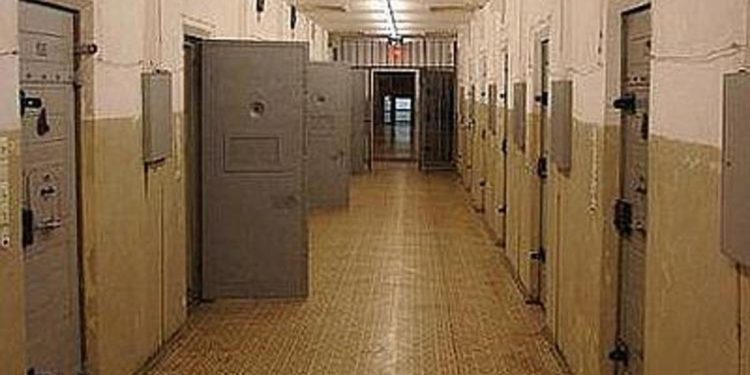 Torture a un detenuto, arrestati agenti penitenziari Reggio Calabria