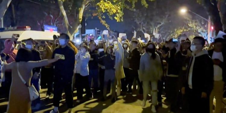 Covid Cina, esplode la protesta contro le restrizioni