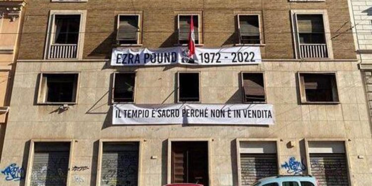 Ezra Pound, maxi striscione su palazzo CasaPound