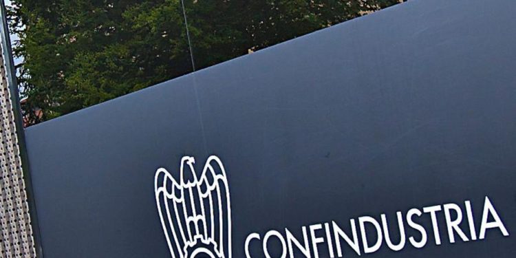 Economia Italia ancora in rallentamento, i dati Confindustria