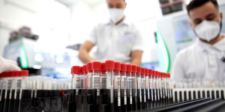 Covid Italia, Schillaci: “Al lavoro per eliminare tampone finale quarantena”