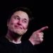 Elon Musk usa su Twitter disegno Milo Manara e lui: “E se gli faccio causa?”