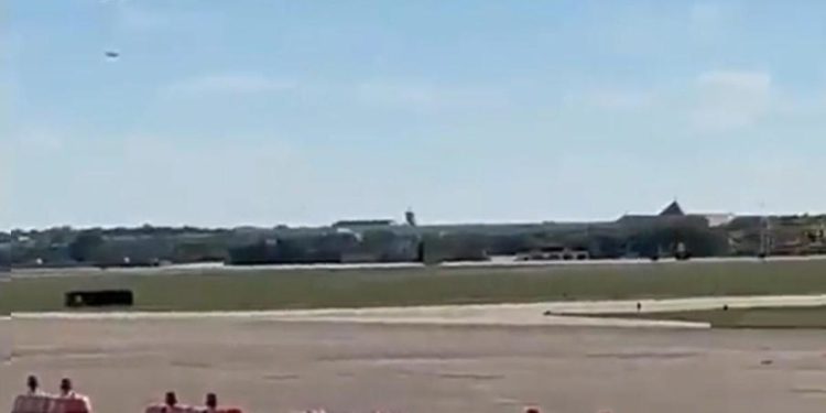 Usa, schianto tra due aerei all’air show Dallas – Video